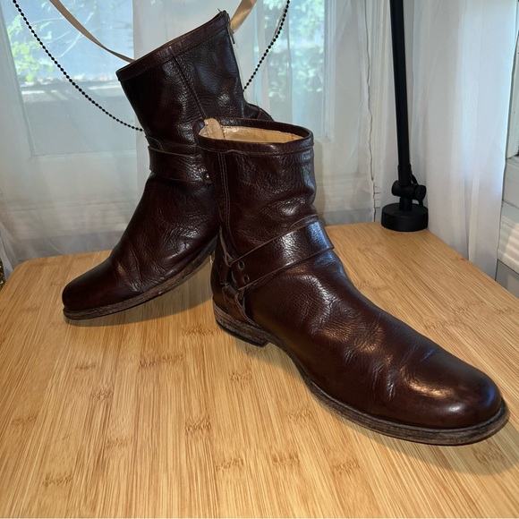 Frye - Engineer Boot - Men’s Size 12D - Leather is so soft inside and out - Picture 2 of 5